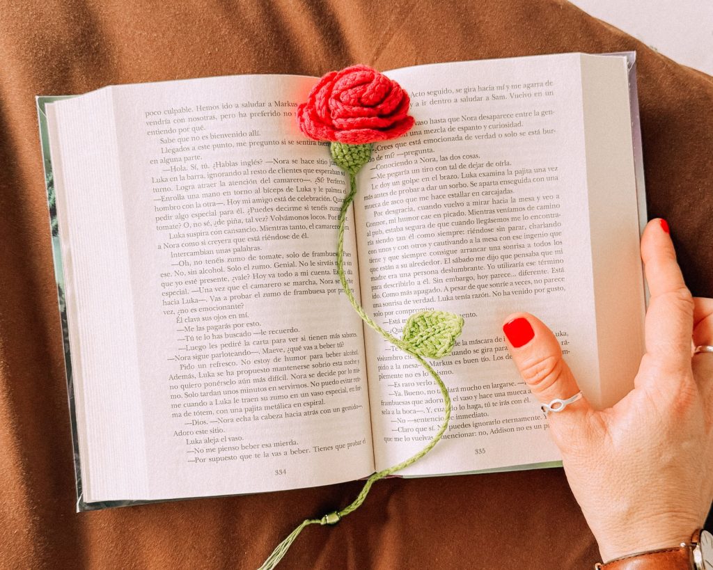 Patrón gratis de rosa de ganchillo para Sant Jordi regala una rosa hecha por ti 4